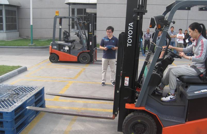 中环学校 焊工培训毕业照