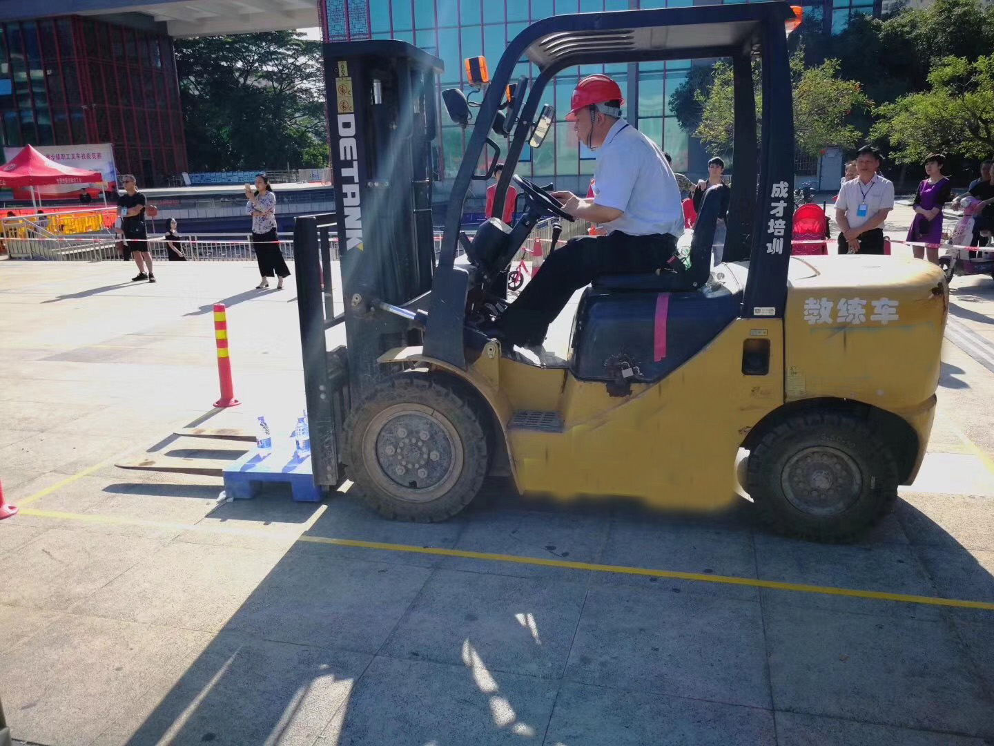 中环学校 焊工培训毕业照