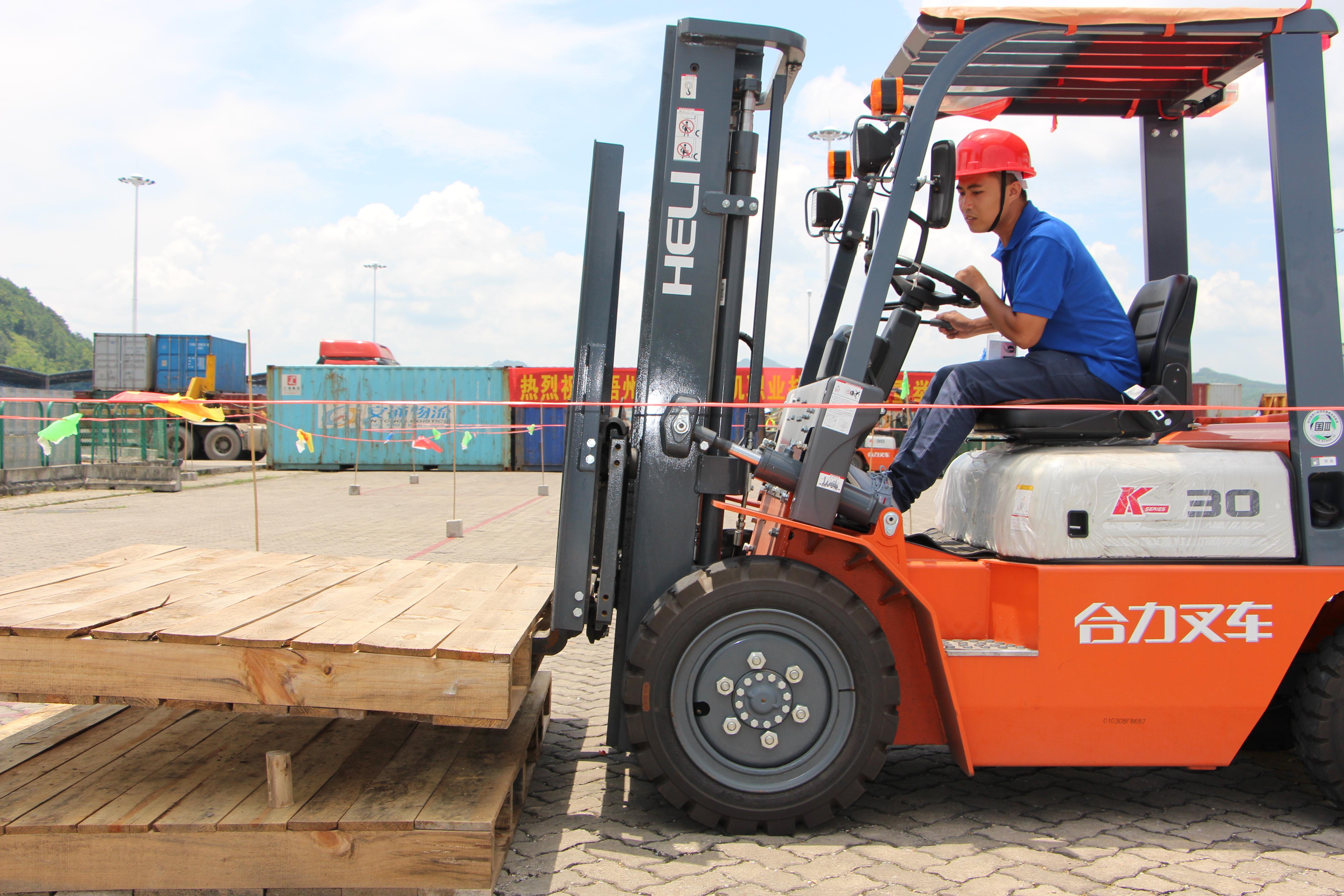 中环学校 焊工培训毕业照