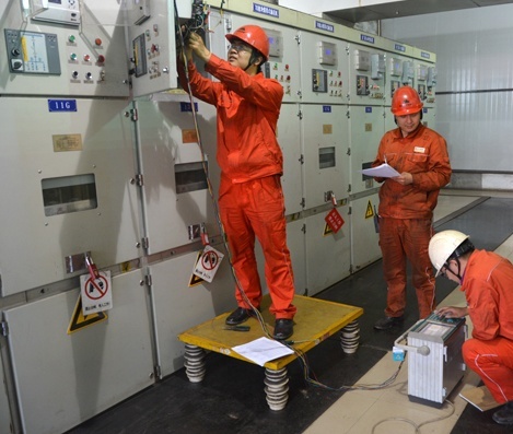 中环学校 焊工办理毕业照